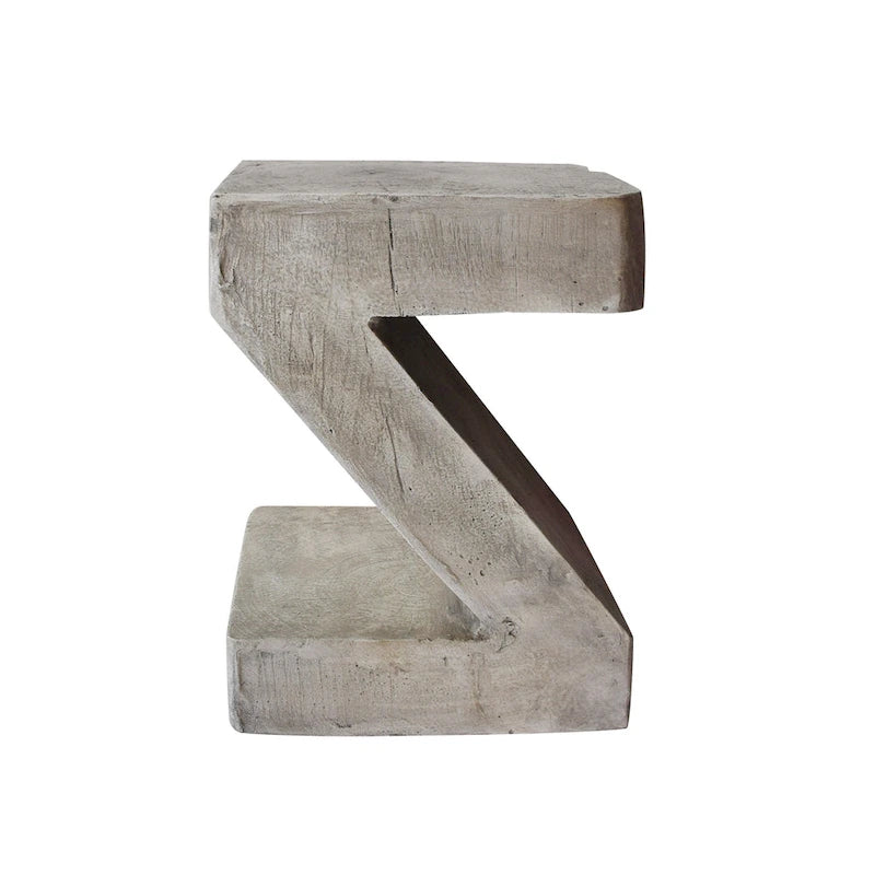 Table d'appoint moderne en béton gris clair au design sculptural