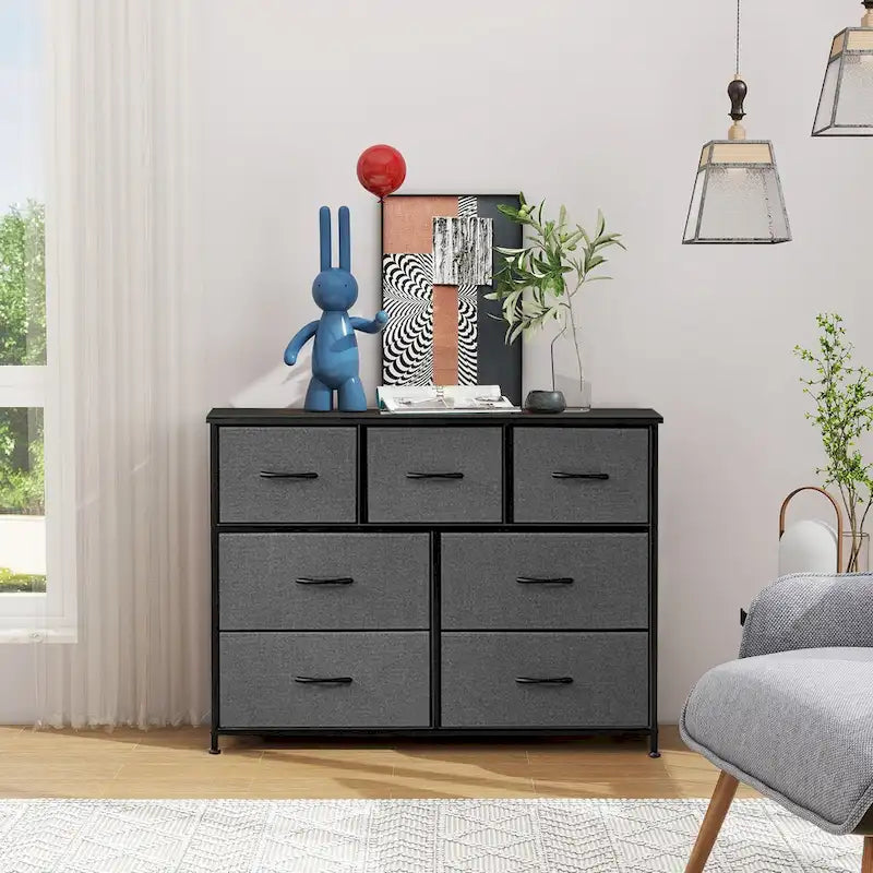 Commode à 7 tiroirs autoportante avec plateau en bois, idéale pour une chambre ou un dressing.