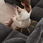 Canapé d'angle modulaire 5 places en chenille noire 84 avec 2 coussins, idéal pour le salon ou l'appartement.