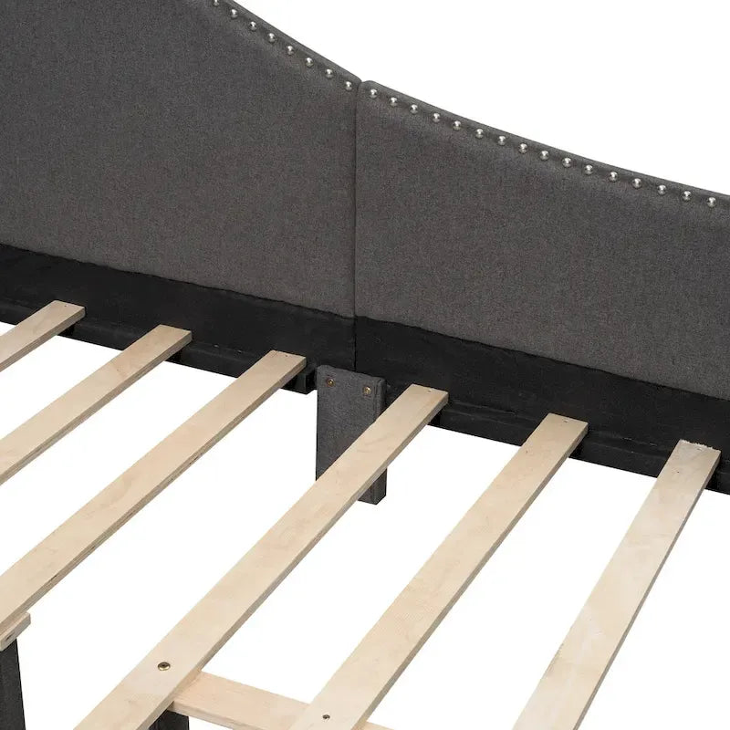 Lit de jour rembourré gris pleine grandeur avec accoudoirs