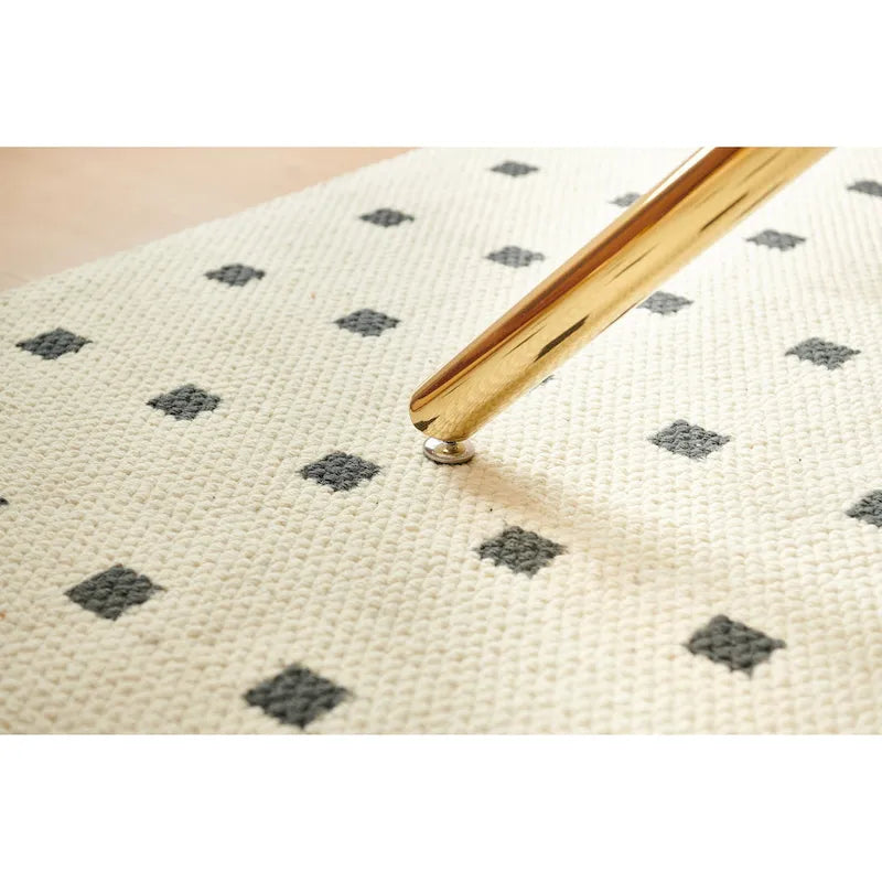 Ensemble de salle à manger 5 pièces (1+4), table à manger style milieu du siècle avec pieds en métal, plateau en verre et pied central.