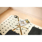 Ensemble de salle à manger 5 pièces (1+4), table à manger style milieu du siècle avec pieds en métal, plateau en verre et pied central.