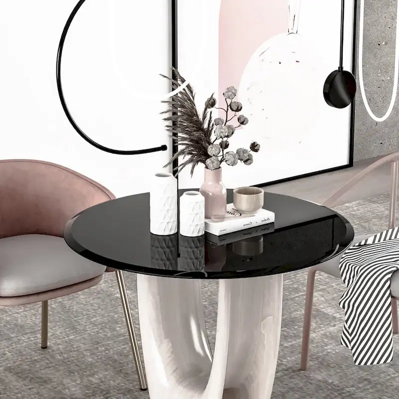 Plateau de table rond en verre trempé noir épais, bords biseautés et polis.