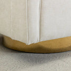 Fauteuil pivotant moderne rembourré à dossier ouvert avec coussin