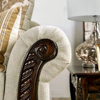 Canapé Brondon traditionnel en chenille crème avec accoudoirs roulés, par Furniture of America
