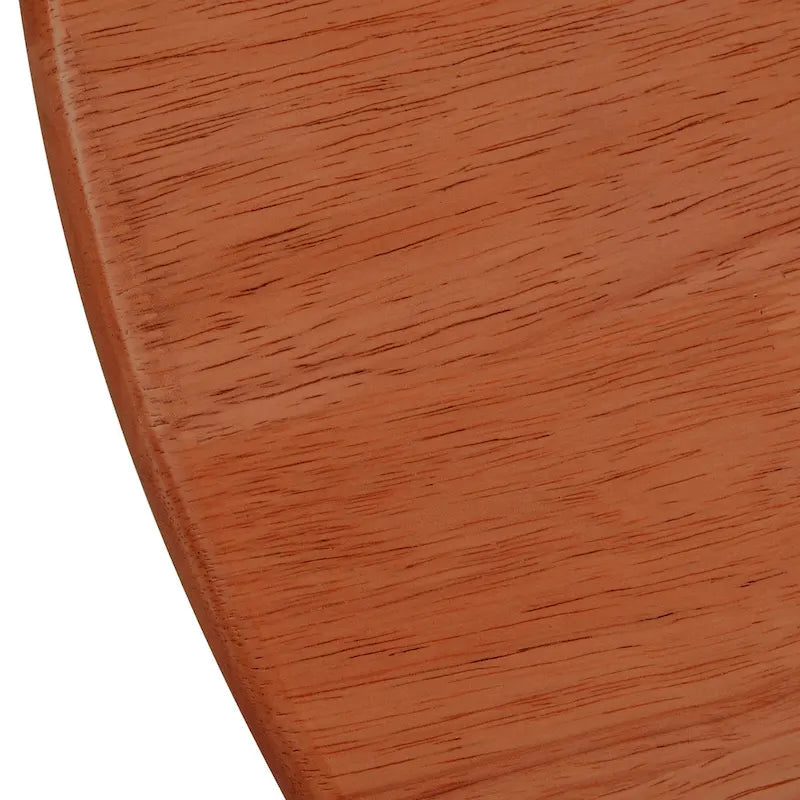 table basse en bois avec accents en faux rotin