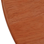 table basse en bois avec accents en faux rotin