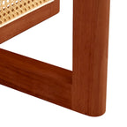 table basse en bois avec accents en faux rotin