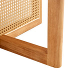 table basse en bois avec accents en faux rotin