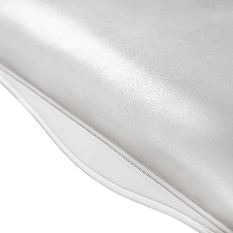 Chaises de salle à manger traditionnelles Eugene en bois massif avec garniture cloutée et pieds cabriolet (ensemble de 2) de Furniture of America