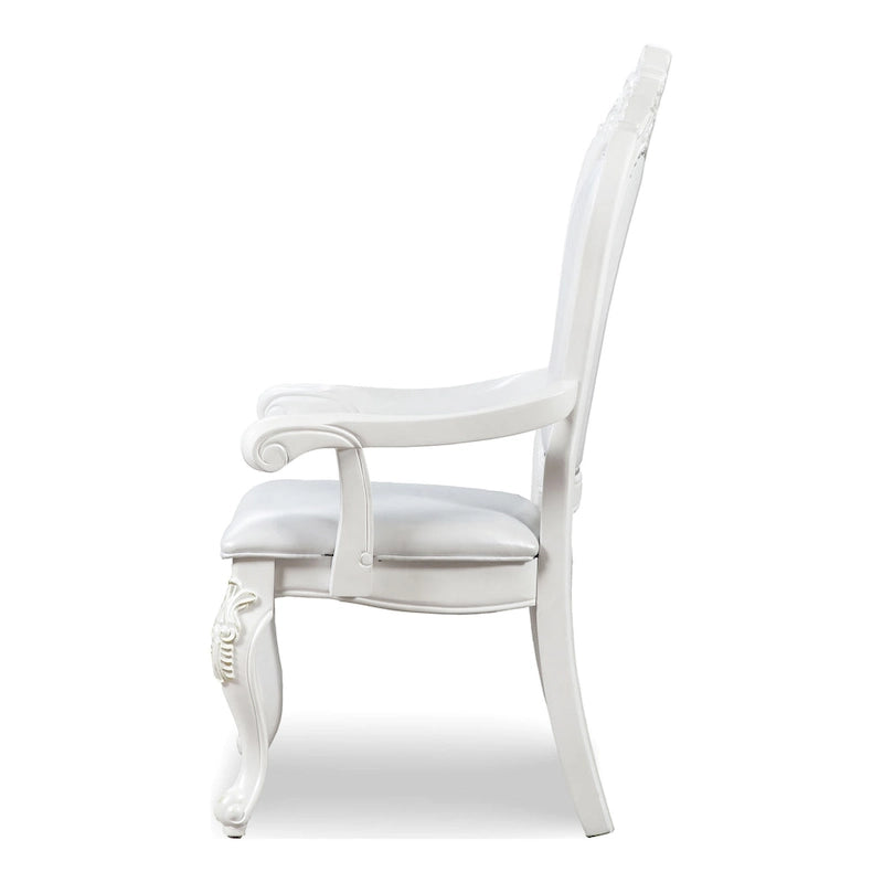 Chaises de salle à manger traditionnelles Eugene en bois massif avec garniture cloutée et pieds cabriolet (ensemble de 2) de Furniture of America