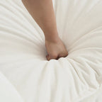 Poufs repose-pieds en tissu chenille blanc, assortis aux canapés 2, 3 et 4 places.